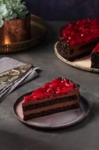 FRAMBUAZLI ÇİKOLATALI PASTA