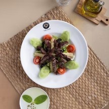 BİFTEKLİ SALATA  